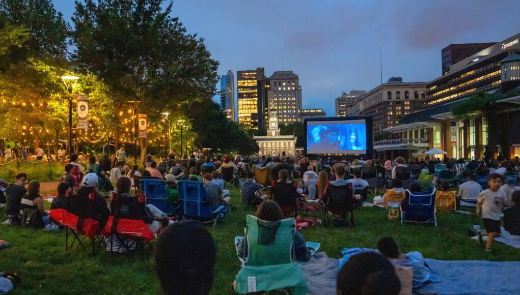 movie-on-the-mall-dusk-national-treasure-photo-by-visit-philadelphia-2200x1237px